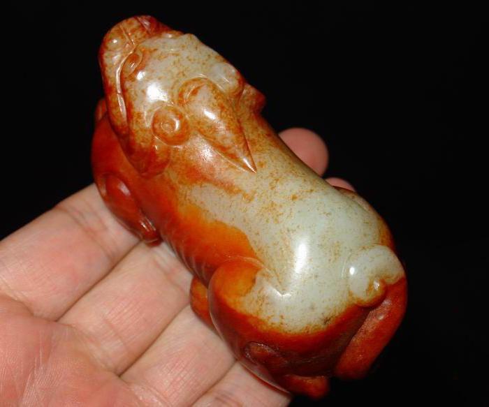 和田玉包老 血沁辟邪_和田玉包老 血沁辟邪价