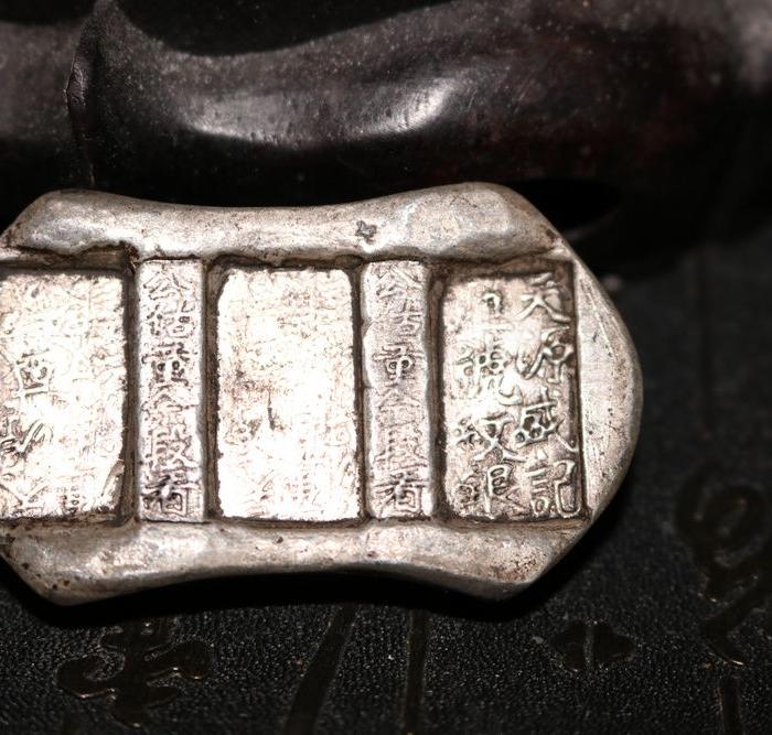 老人前些年乡下收来的老物件一枚_老人前些年