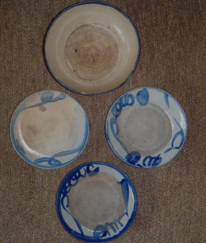 4个土得掉渣的青花盘碗_4个土得掉渣的青花盘