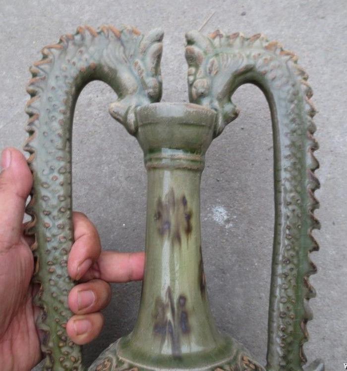 农村里收到造形大气少见的青釉双龙吸水瓶_农