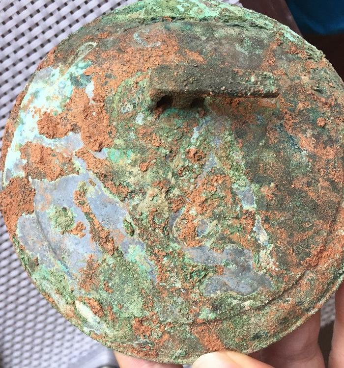 滇国嵌绿松石扣饰,松石脱落。白皮_滇国嵌绿松