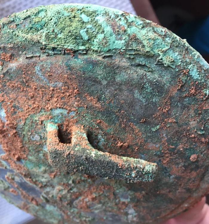 滇国嵌绿松石扣饰,松石脱落。白皮_滇国嵌绿松