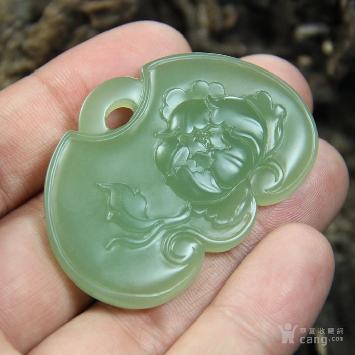 和田玉碧玉鸭蛋青花开富贵牡丹花玉牌一张重量的海苔图片