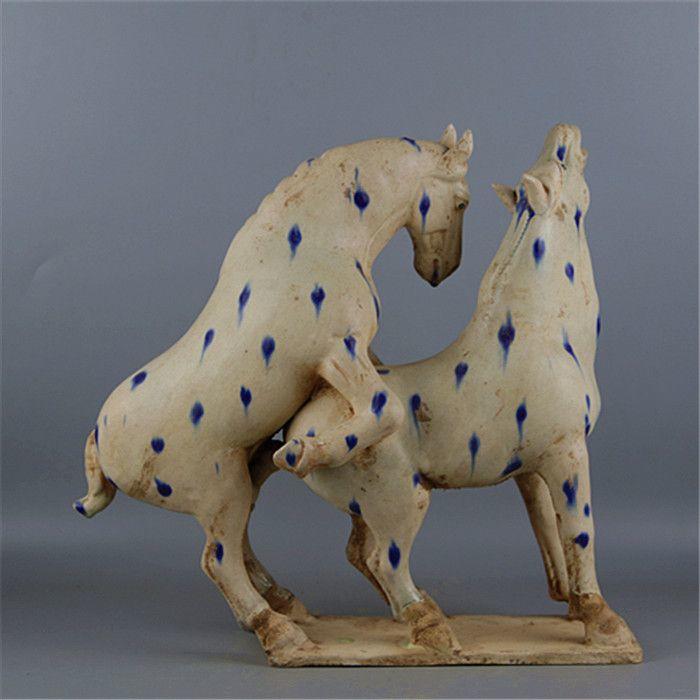 唐代青花斑点纹交配马雕塑瓷_唐代青花斑点纹