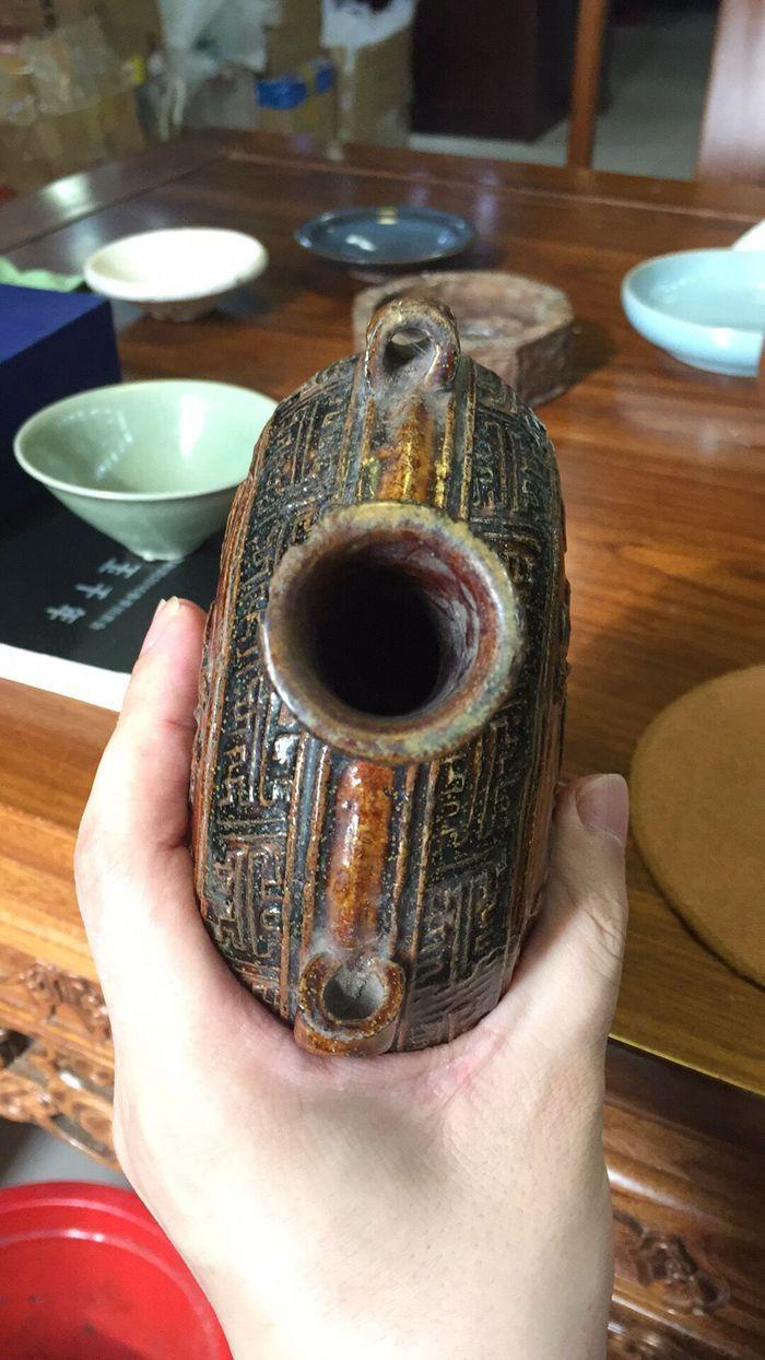 明代鱼戏荷花图穿带瓶