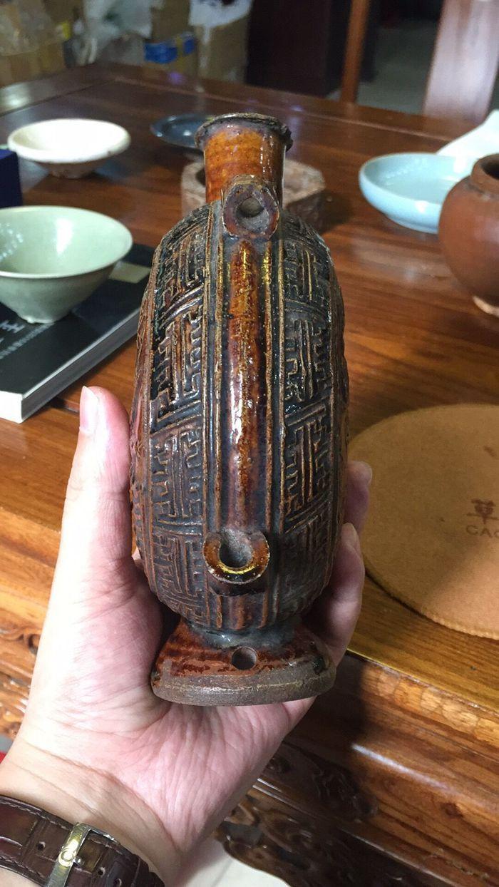 明代鱼戏荷花图穿带瓶