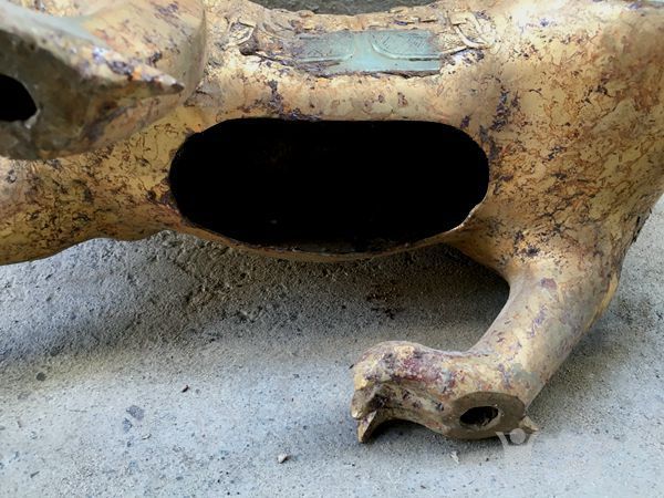 汉代出土铜鎏金镶玉神兽一对_汉代出土铜鎏金