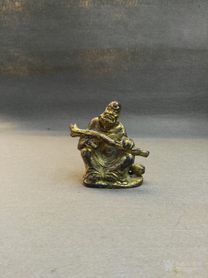 地摊交易区所展示的物品交易信息,其真实性、准确性和合法性由信息发布人负责,华夏收藏网不承担任何法律责任。 华夏收藏网有两种交易模式,1、买卖双方私下协商自行交易;2、买卖双方委托华夏收藏网代理交易。 凡是用户私下交易免费,但本网不承担任何责任。华夏收藏网提醒:为保障您的利益,推荐您选择委托华夏收藏网代理交易,具体安全交易方法如下: 代理交易其运作的实质是以华夏收藏网为货与款转移的中介,提供让买卖双方都放心货款转移的一种服务。 1、买卖双方通过看图、交流达成交易意向,买家将货款作为押金汇至本网,本网收到押金