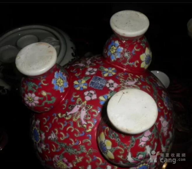 地摊交易区所展示的物品交易信息,其真实性、准确性和合法性由信息发布人负责,华夏收藏网不承担任何法律责任。 华夏收藏网有两种交易模式,1、买卖双方私下协商自行交易;2、买卖双方委托华夏收藏网代理交易。 凡是用户私下交易免费,但本网不承担任何责任。华夏收藏网提醒:为保障您的利益,推荐您选择委托华夏收藏网代理交易,具体安全交易方法如下: 代理交易其运作的实质是以华夏收藏网为货与款转移的中介,提供让买卖双方都放心货款转移的一种服务。 1、买卖双方通过看图、交流达成交易意向,买家将货款作为押金汇至本网,本网收到押金