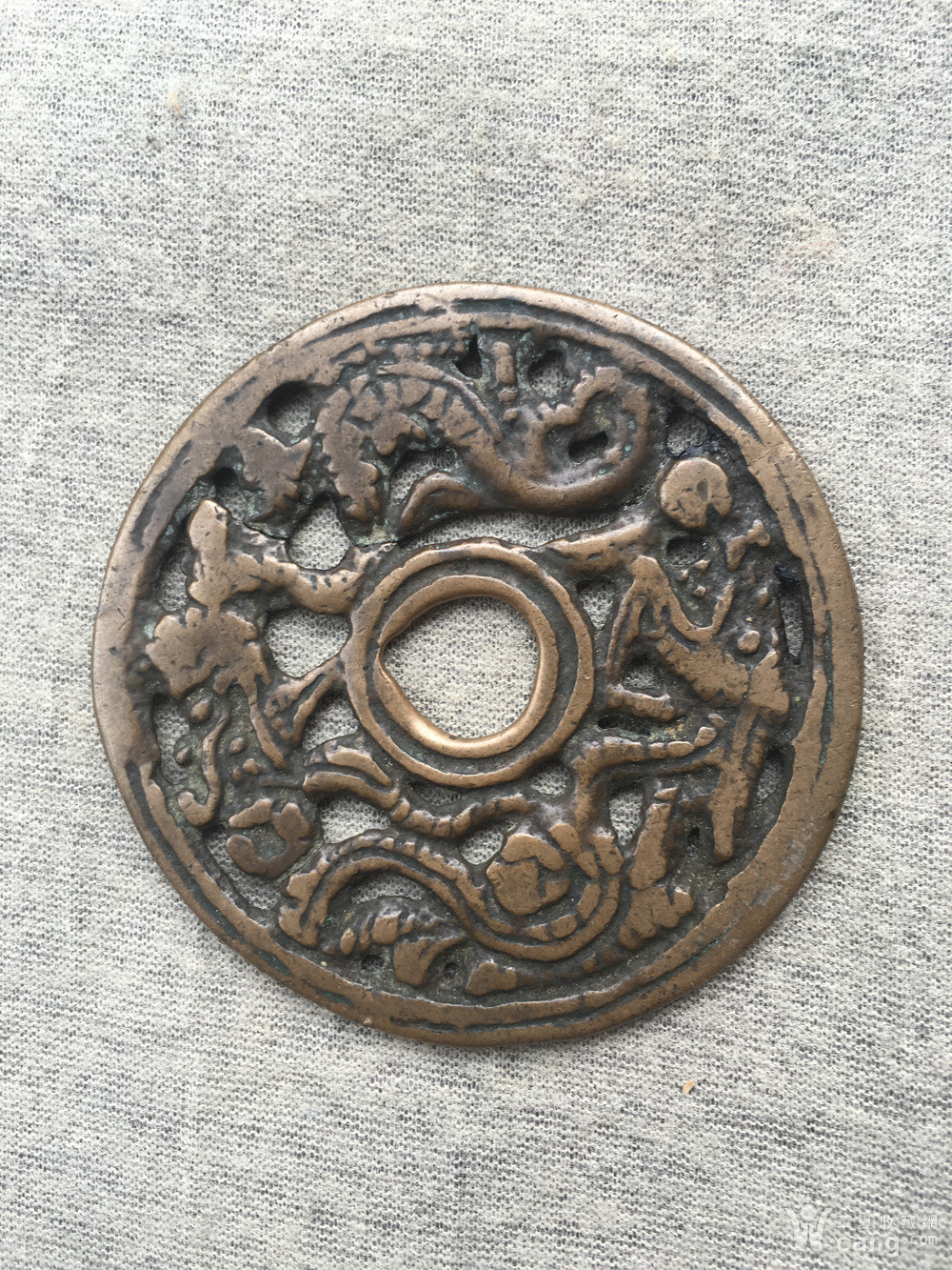 品相如图,钱币包浆老到,龙纹清晰,双龙图案精美,喜欢的朋友可收藏.