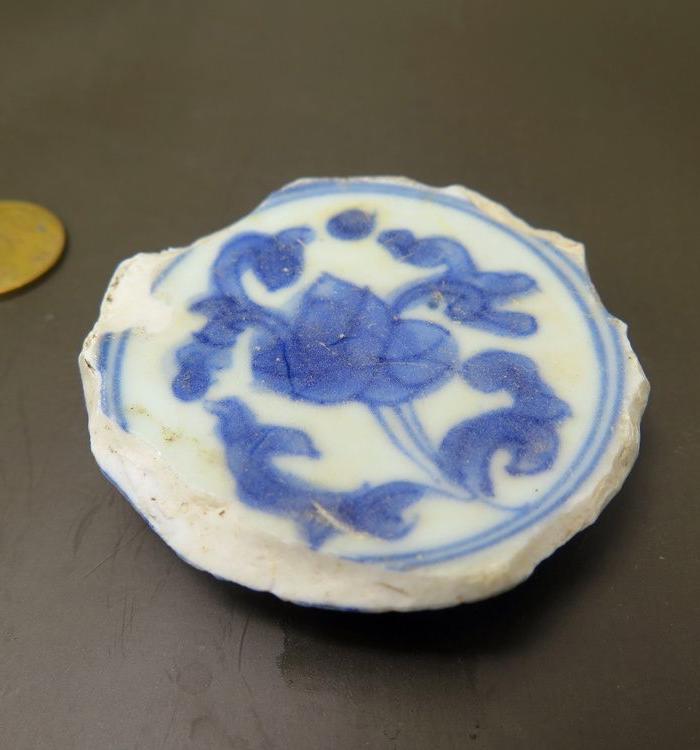 清康熙早期青花折纸牡丹纹瓷片标本大清年制款