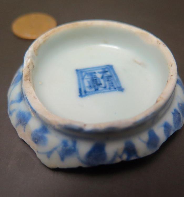 清康熙早期青花折纸牡丹纹瓷片标本大清年制款