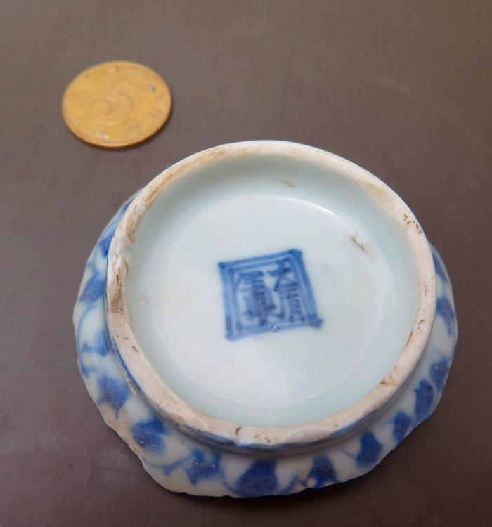 清康熙早期青花折纸牡丹纹瓷片标本大清年制款