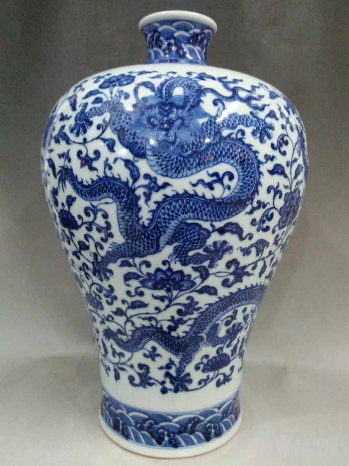 清乾隆青花五龙缠枝莲纹梅瓶,高39厘米口径7.2厘米
