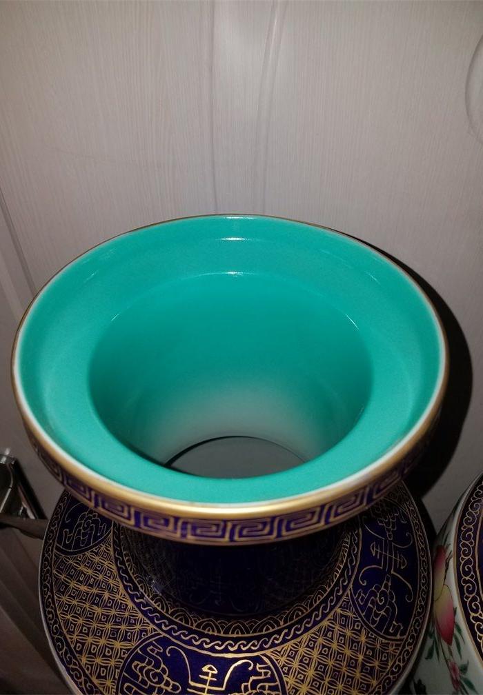 珐琅彩凤戏牡丹棒槌瓶一对_珐琅彩凤戏牡丹棒