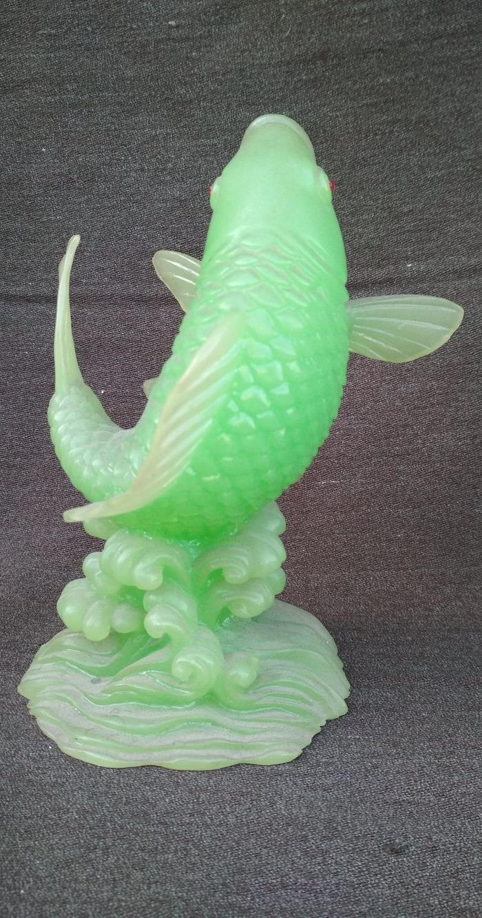 一个几十年的夜光鱼合成摆件_一个几十年的夜