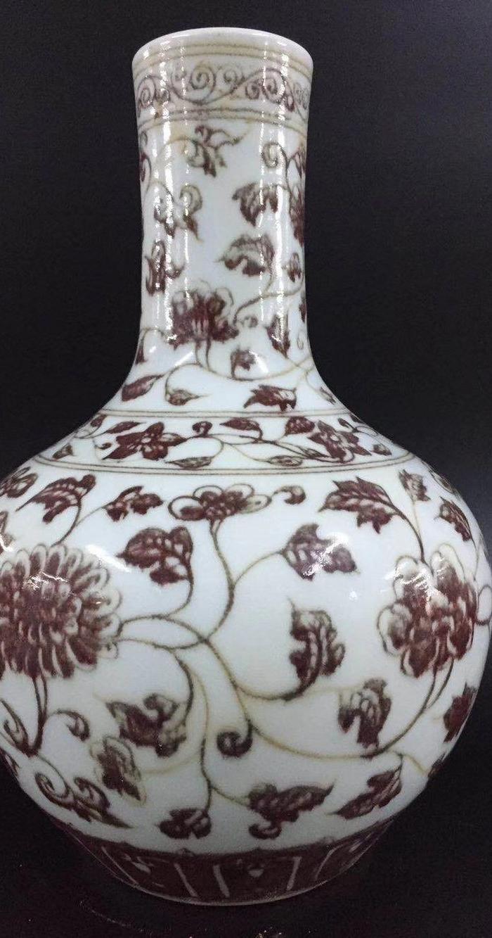 釉里红花夲天球瓶