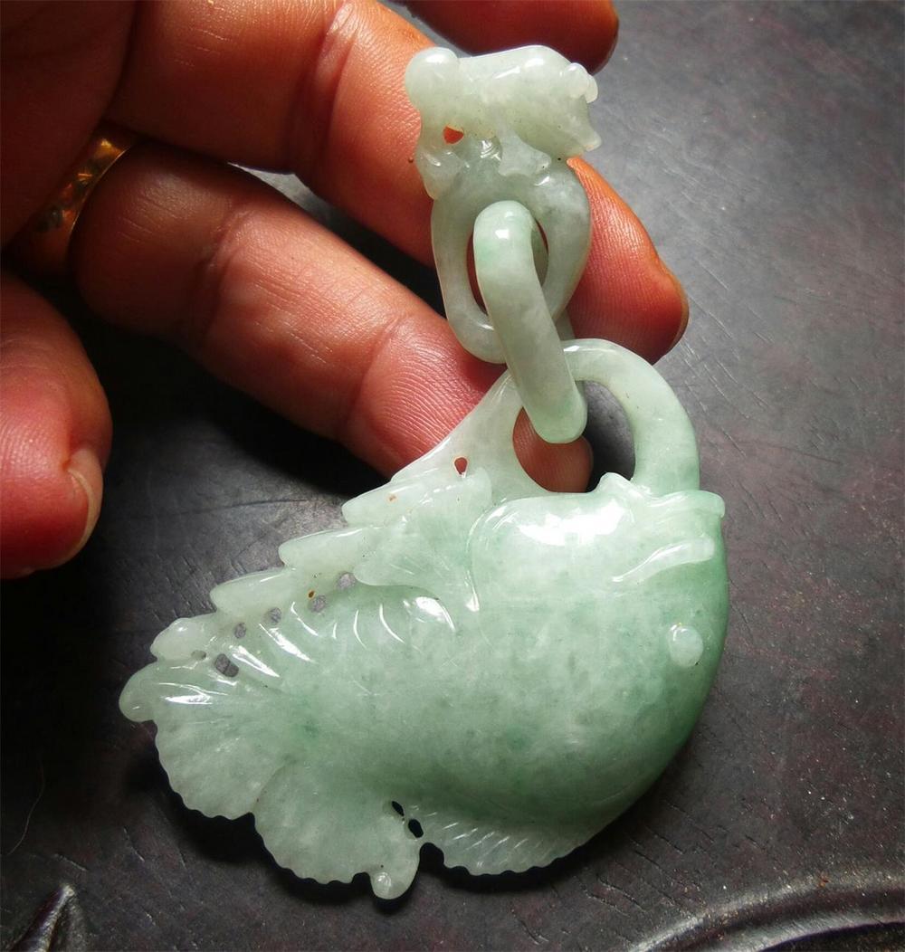 伟德国际翡翠春彩吊坠图片大全欣赏翡翠春彩吊坠的美丽：图片大全