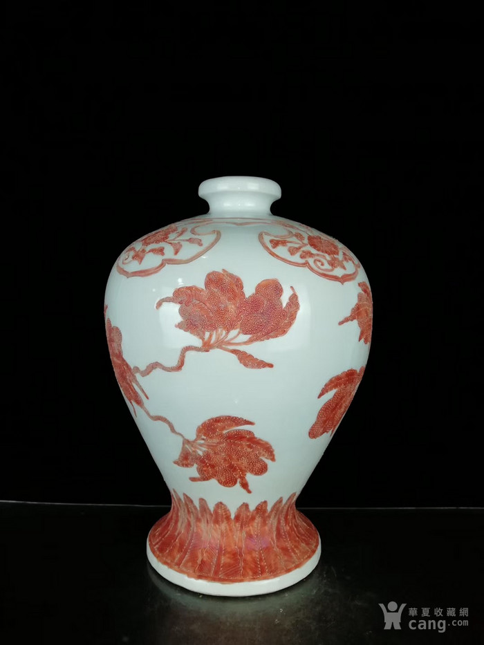明永乐釉里红花鸟纹梅瓶