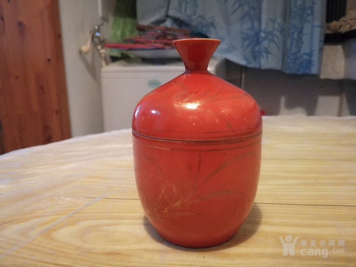 红釉描金茶盖碗