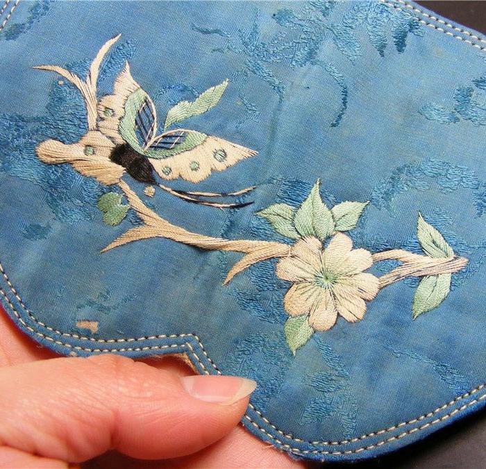 民俗之物 晚清 民国蓝地刺绣花卉蝴蝶 蝶恋花 大绣片一副