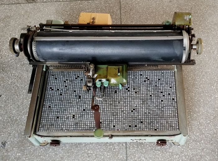 四大发明的老打字机 机械式打字机 双鸽牌四号