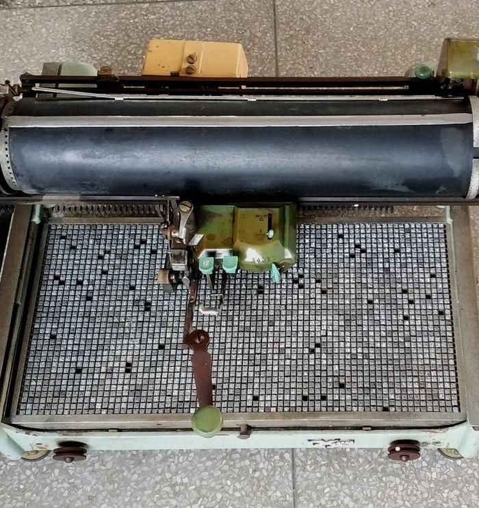 四大发明的老打字机 机械式打字机 双鸽牌四号