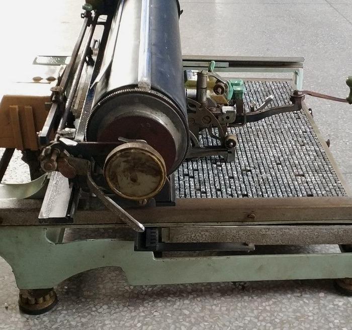 四大发明的老打字机 机械式打字机 双鸽牌四号