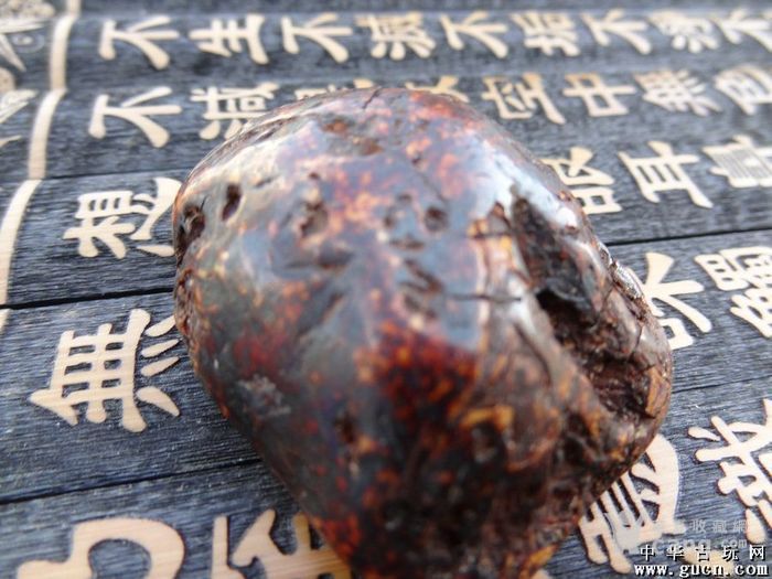 地摊交易区所展示的物品交易信息,其真实性、准确性和合法性由信息发布人负责,华夏收藏网不承担任何法律责任。 华夏收藏网有两种交易模式,1、买卖双方私下协商自行交易;2、买卖双方委托华夏收藏网代理交易。 凡是用户私下交易免费,但本网不承担任何责任。华夏收藏网提醒:为保障您的利益,推荐您选择委托华夏收藏网代理交易,具体安全交易方法如下: 代理交易其运作的实质是以华夏收藏网为货与款转移的中介,提供让买卖双方都放心货款转移的一种服务。 1、买卖双方通过看图、交流达成交易意向,买家将货款作为押金汇至本网,本网收到押金