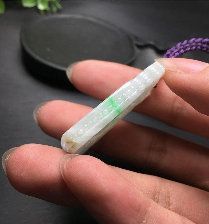 玉泉文玩z176创汇期白底青飘绿翡翠麒麟吐瑞