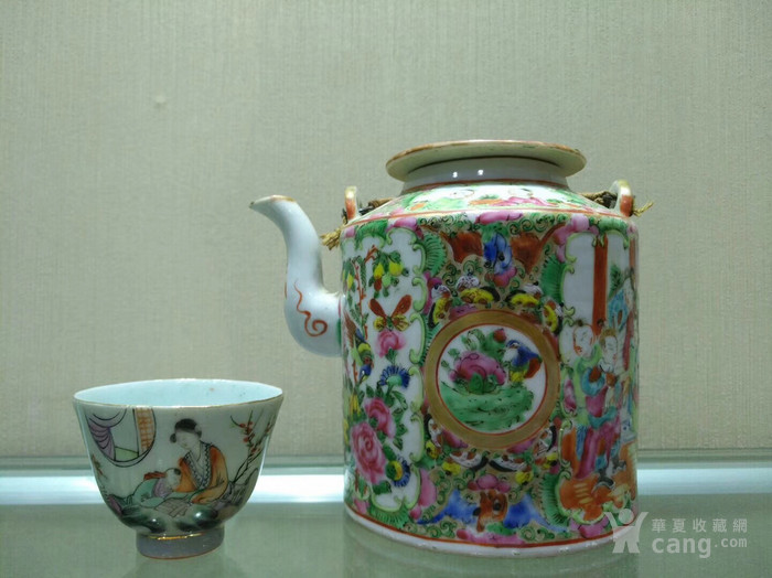 清代粉彩茶壶 1805.12