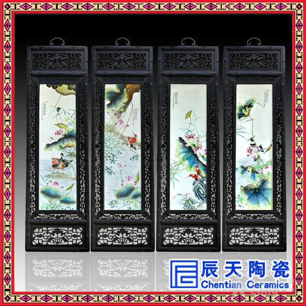 描述:瓷板画的工艺历史悠久,最早可追溯到*汉时期,到了明中叶真正意义上的瓷板画出现,清中期,随着清代瓷艺的迅猛发展,当时的瓷画艺人致力于把纸绢上的中国画移植到瓷器上,因此瓷板画受到了人们的青睐,成为重要的商品瓷。瓷板画越来越走向兴盛。嵌瓷屏风无论是围屏、插屏还是挂屏,都经常会见到上边镶嵌有装饰意味浓厚的瓷板画。品种非常多,有青花、青花釉里红、五彩、素三彩、斗彩、粉彩、墨彩、浅绛彩等等。绘画、纹饰内容涉及面也很广泛,包括人物、山水、花卉、虫鸟、翎毛、鱼藻、吉祥图案等,几乎无所不包。 景德镇瓷板画始于明清时期
