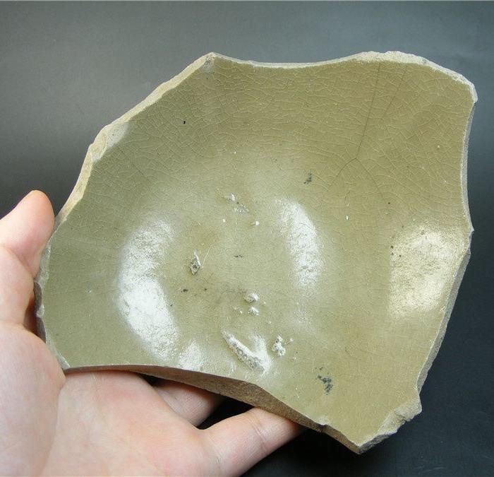 北.宋越窑米黄釉带棱面大圆碗残件 个头大 完整