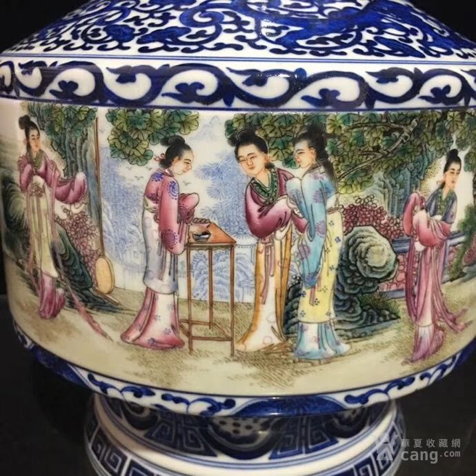 清乾隆青花五彩仕女纹瓶