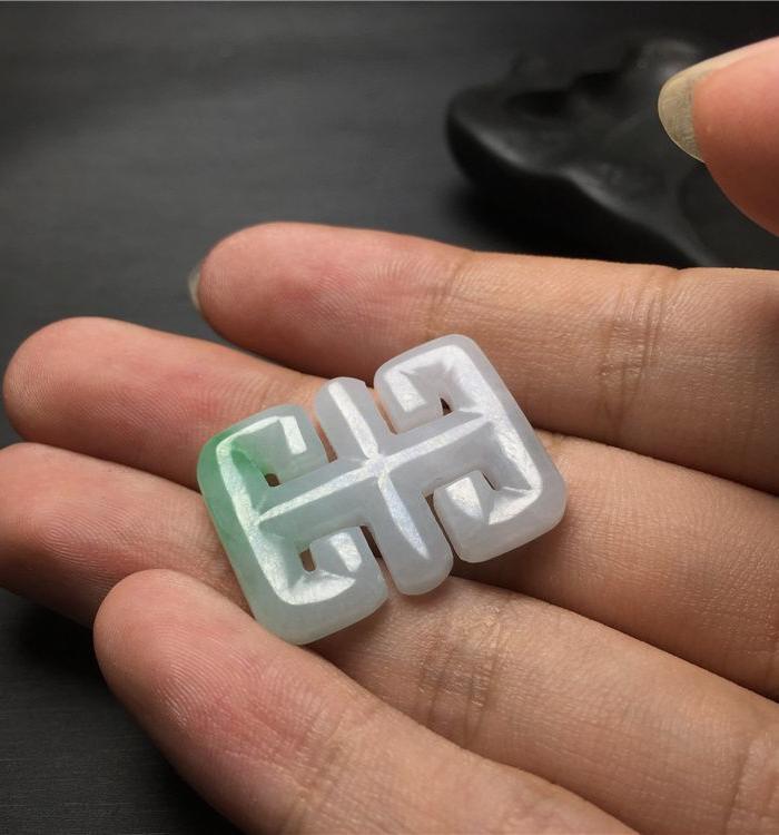 玉泉文玩a469创汇期白底青飘阳绿翡翠繁体寿