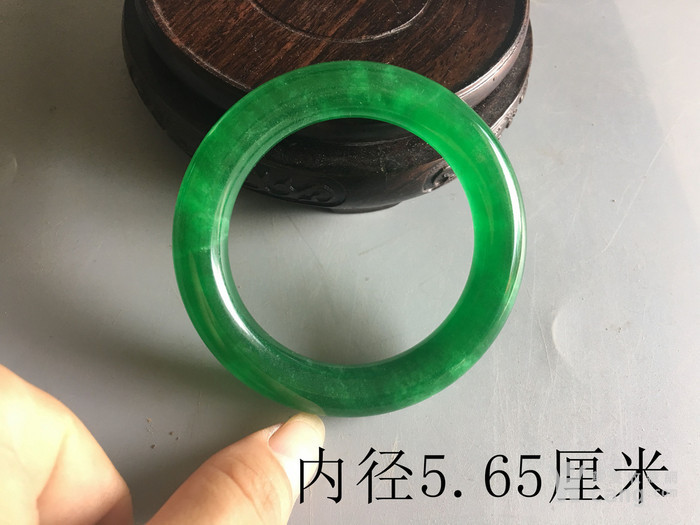 清代传世全绿翡翠手镯