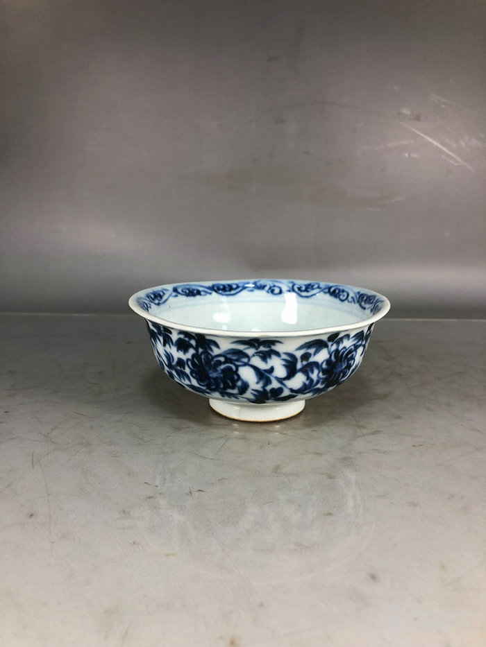 元青花开片花卉碗