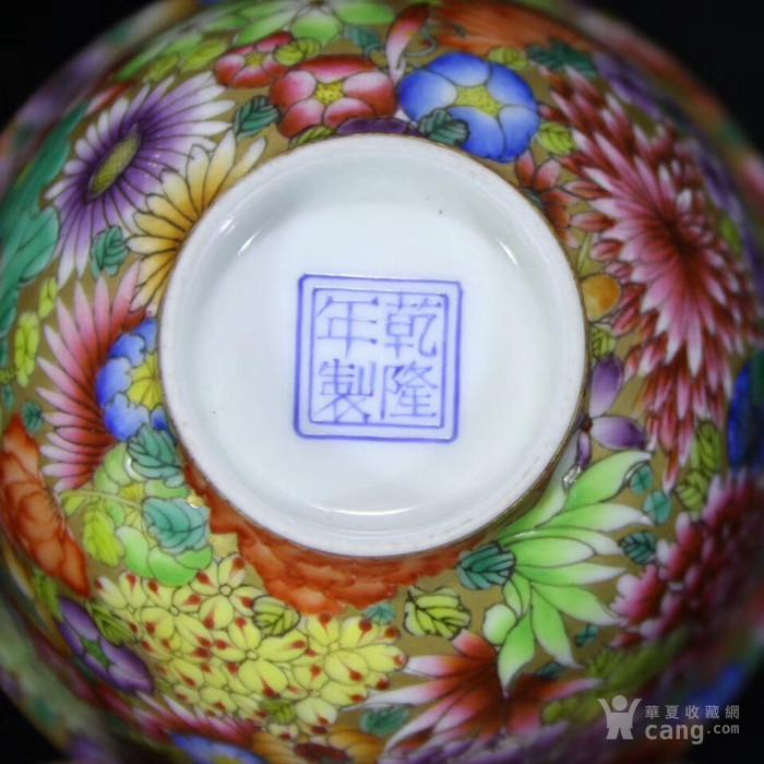 清乾隆珐琅彩万花纹碗