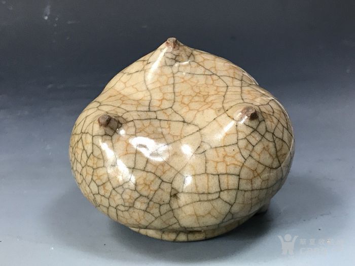 宋哥窑鸡心香炉