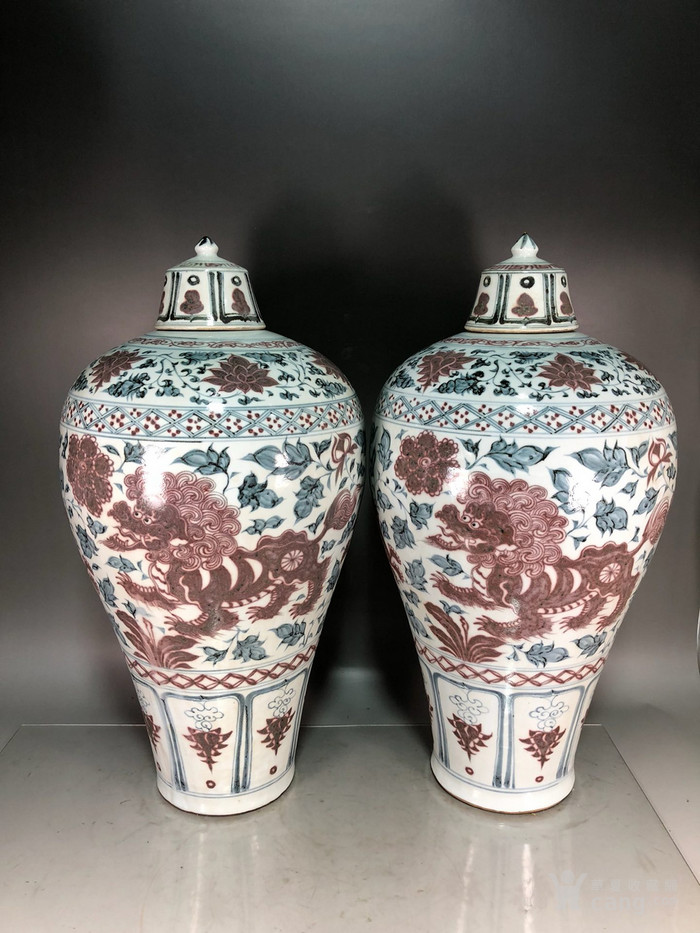明洪武青花釉里红狮纹梅瓶一对
