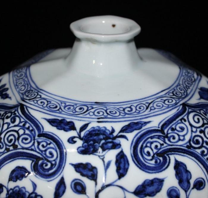 元青花凤穿牡丹纹多棱梅瓶46 27