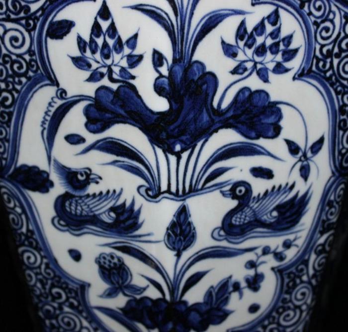 元青花凤穿牡丹纹多棱梅瓶46 27