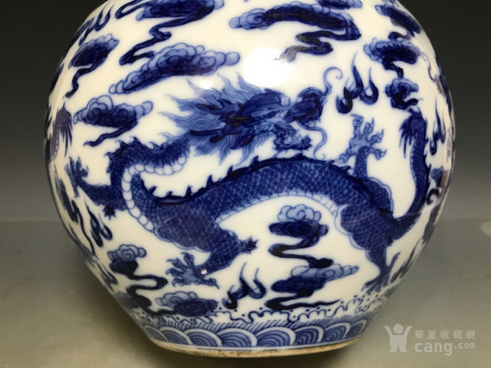 清康熙青花龙纹天球瓶.