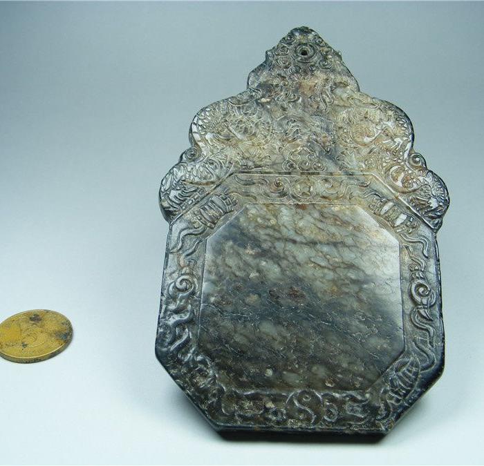 至少二三十年的和田青玉老提油仿古做旧带黑褐