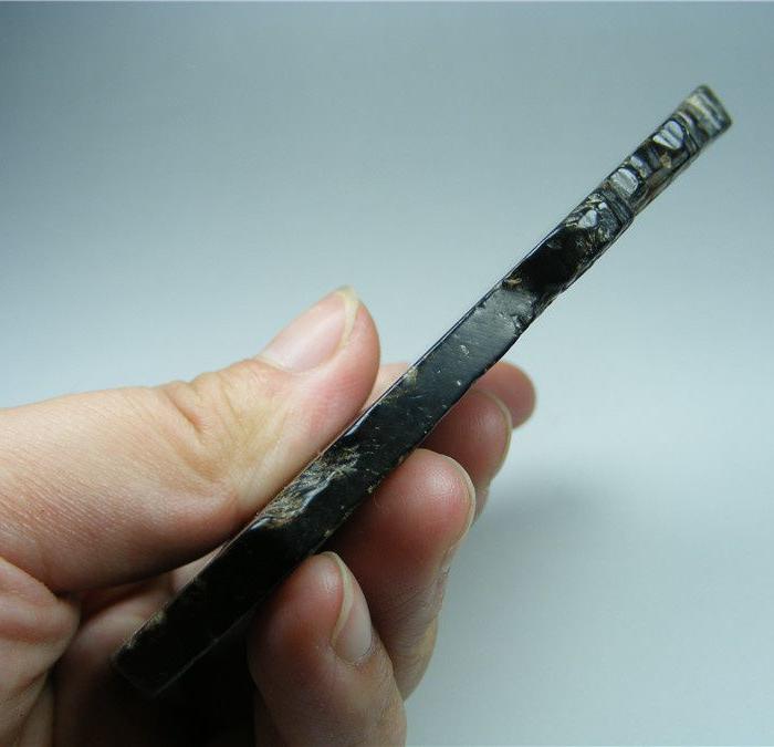 至少二三十年的和田青玉老提油仿古做旧带黑褐