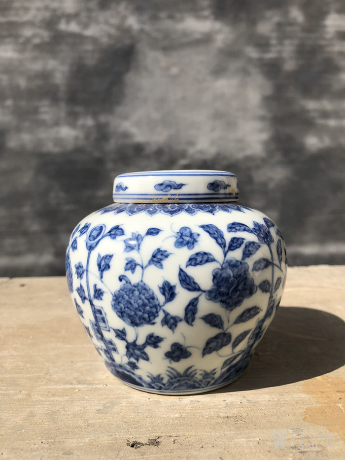 明成化青花花卉纹天字罐