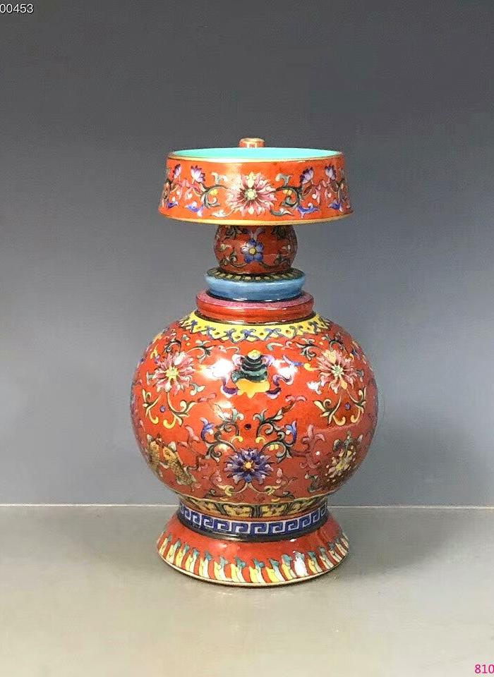 清乾隆珐琅彩缠枝八宝纹喷吧壶