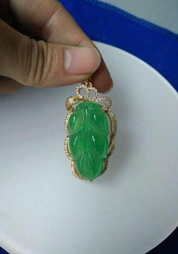 天然冰种翡翠嵌金翠树叶牌子