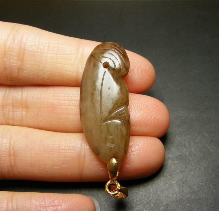 至少二三十年的和田青白玉老提油带黑沁双面工