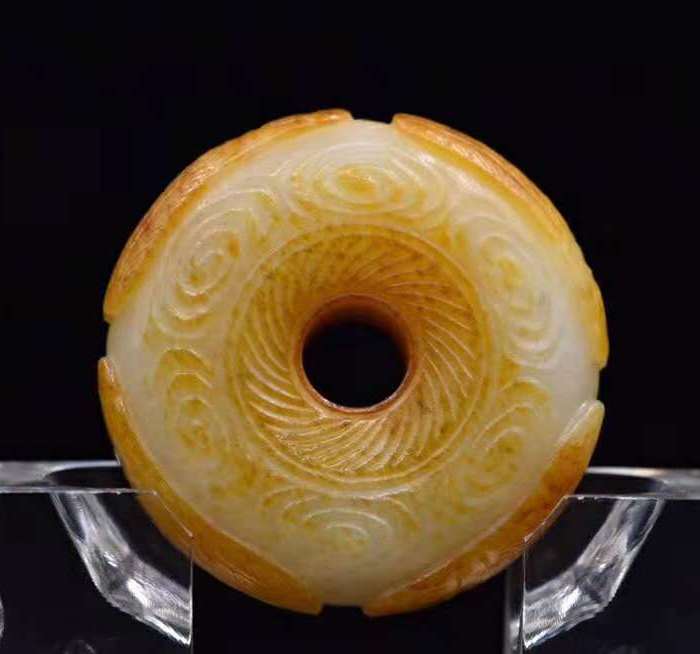 和田玉威震四方平安扣